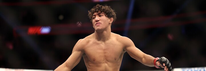 Nejmladší bojovník v historii UFC ukončil soupeře za necelé tři minuty! „Čím ho, sakra, krmí?“ reagují zápasníci
