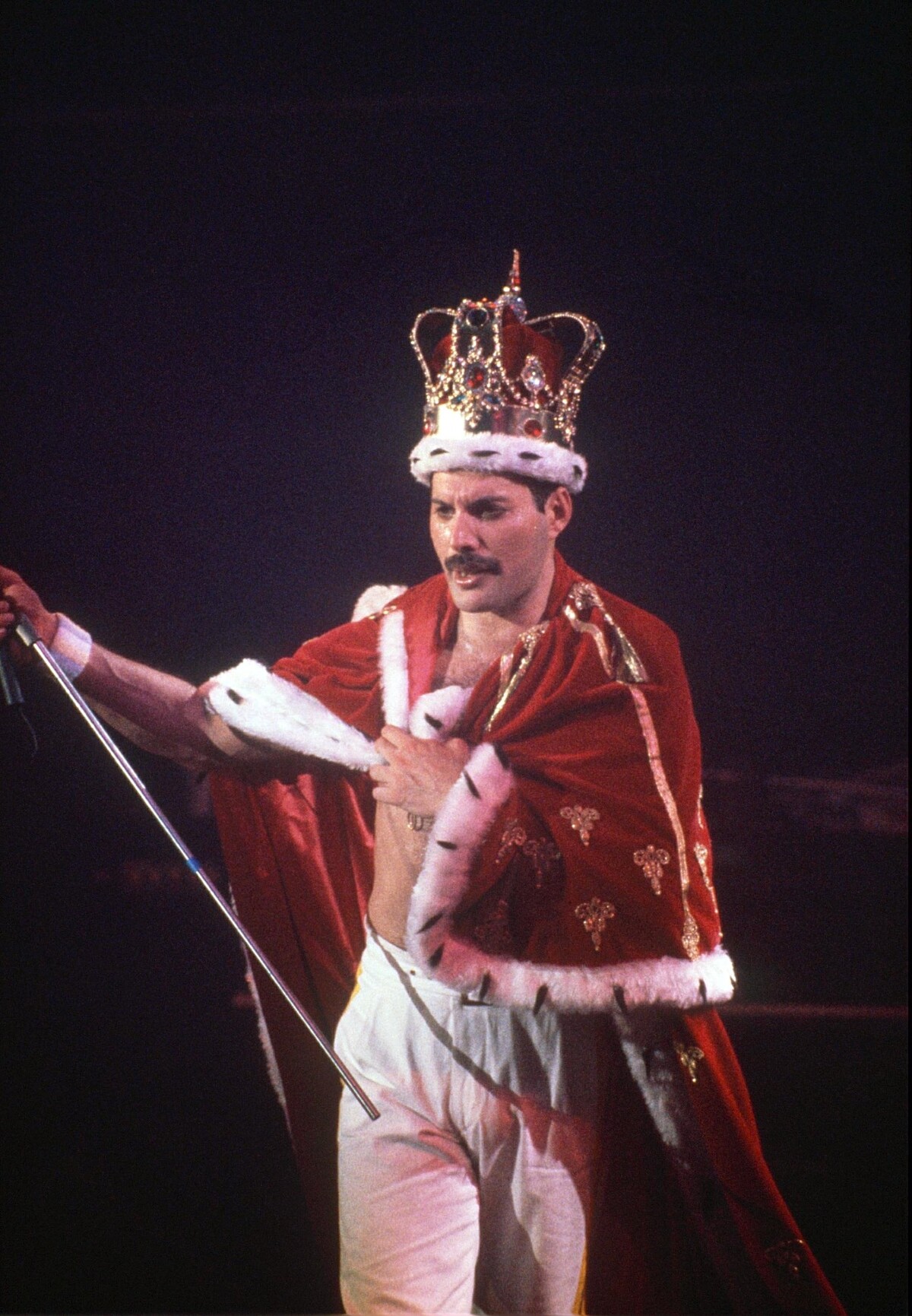 V Londýne začína dražba tisícok osobných predmetov legendárneho speváka Freddieho Mercuryho.