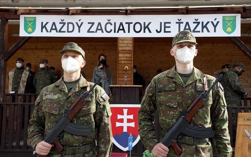 Slovensko chce mať viac vojakov. Od roku 2023 by mohli do aktívnych záloh vstupovať záujemcovia od 18 rokov.