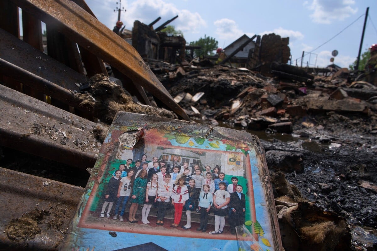 Záběr z útoku ve městě Pryluky v Černihivské oblasti na severu Ukrajiny.