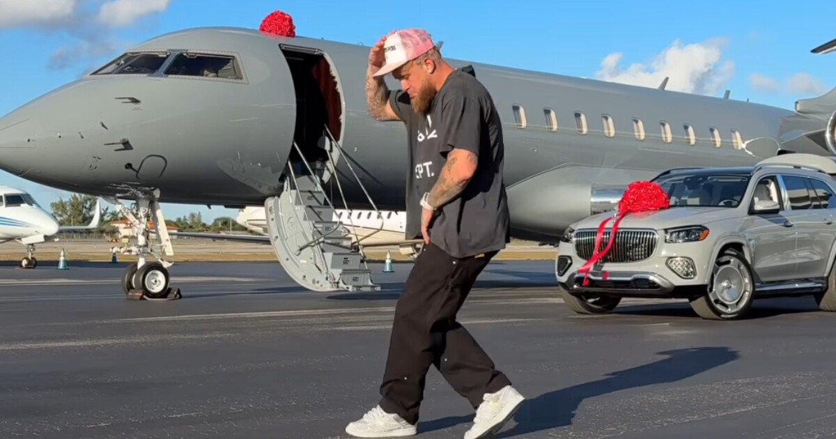 Jake Paul si za vybojovaných 40 milionů dolarů koupil soukromý tryskáč. Pochlubil se ve videu, na kterém tančí