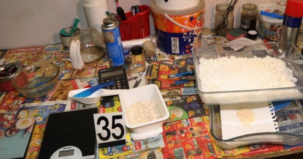 VIDEO: Kriminalisté z Chomutova rozbili organizovaný gang výrobců drog