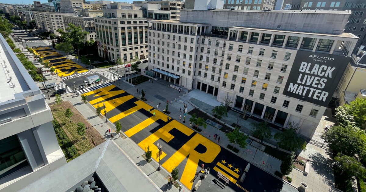 Ve Washingtonu odstraňují nápis Black Lives Matter. Pravděpodobně na Trumpův příkaz