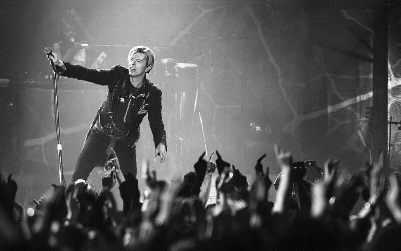 David Bowie je nejvlivnějším britským umělcem uplynulého půlstoletí, předběhl Vivienne Westwood i Banksyho.