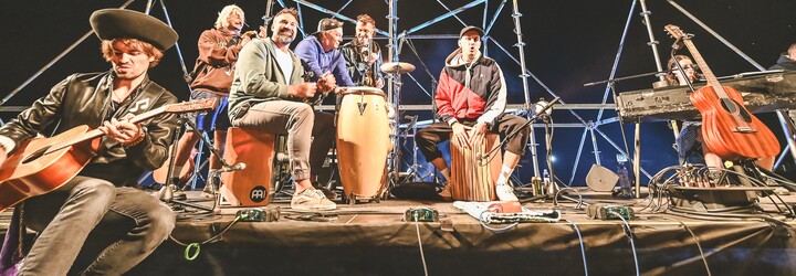 Grape Warm Up bol krásnym návratom do doby bez mobilov. Na pódiu sa zišla pokope absolútna špička domácej scény (Report)