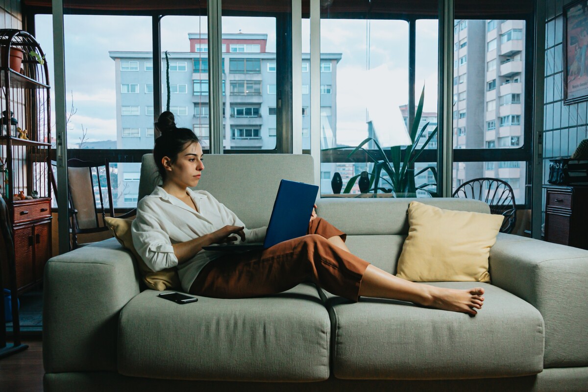 Home office sa stal súčasťou bežného pracovného života pre mnohých ľudí.