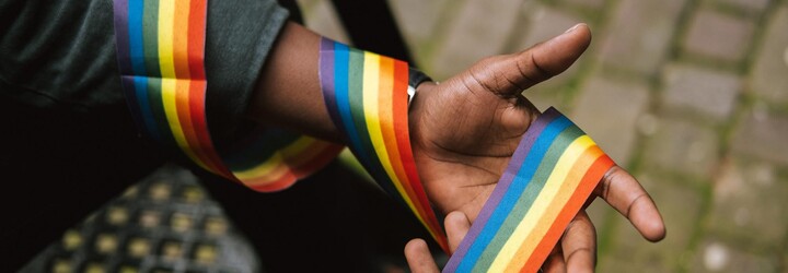LGBTQ+ komunita v Afghánistánu čelí hromadným útokům. Její podmínky pro život se dramaticky zhoršily s nástupem Tálibánu