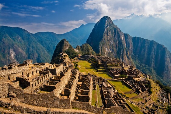 Machu Picchu jsou ruiny předkolumbovského města v peruánských Andách. Nacházejí se na horském sedle 400 metrů nad řekou Urubamba v nadmořské výšce 2430 metrů nad mořem. Která říše stojí za vznikem tohoto místa? 