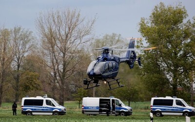 V Německu útočil lukostřelec. Policistům sebral zbraně a utekl do lesa. Policie už vyzvala lidi z okolí Oppenau, aby nevycházeli z domu.