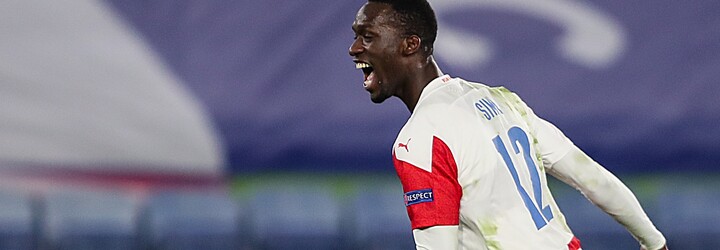 Slavia se postavila Leicesteru a vybojovala v Anglii postup výsledkem 2:0!