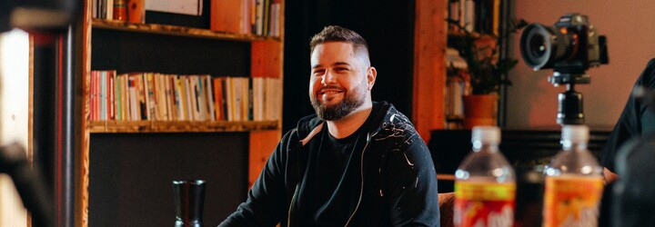 Dřív ses v Bravíčku dozvěděl o kapele Tupac a z rádií hrál jen Coolio, říká autor první knihy o českém rapu (Rozhovor)