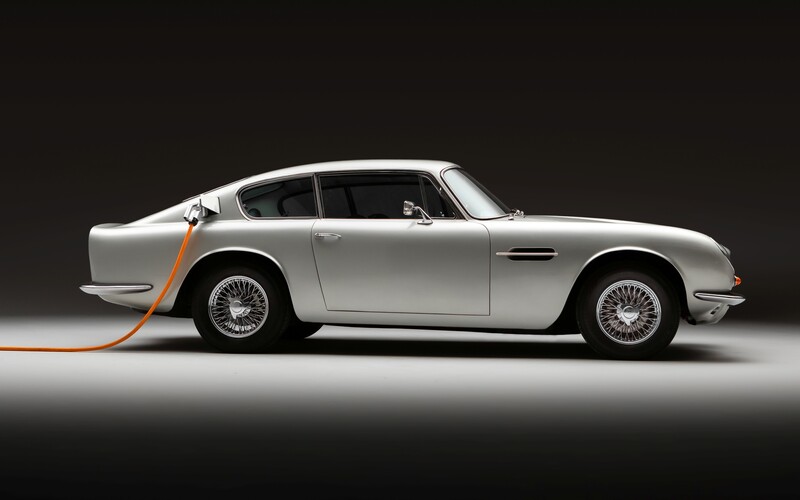 Legendárny Aston Martin Jamesa Bonda dostane elektrický pohon. Záujemcov však vyjde poriadne draho.