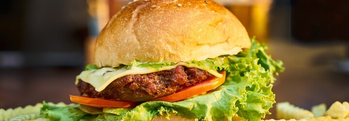 Ochutnal bys burger s opečenou tarantulí? Americká restaurace doplňuje své pokrmy i masem ze želvy nebo aligátora