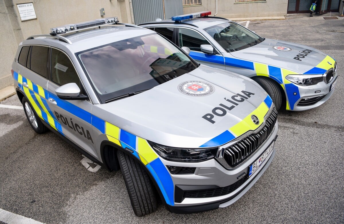 policajné autá polícia SR 