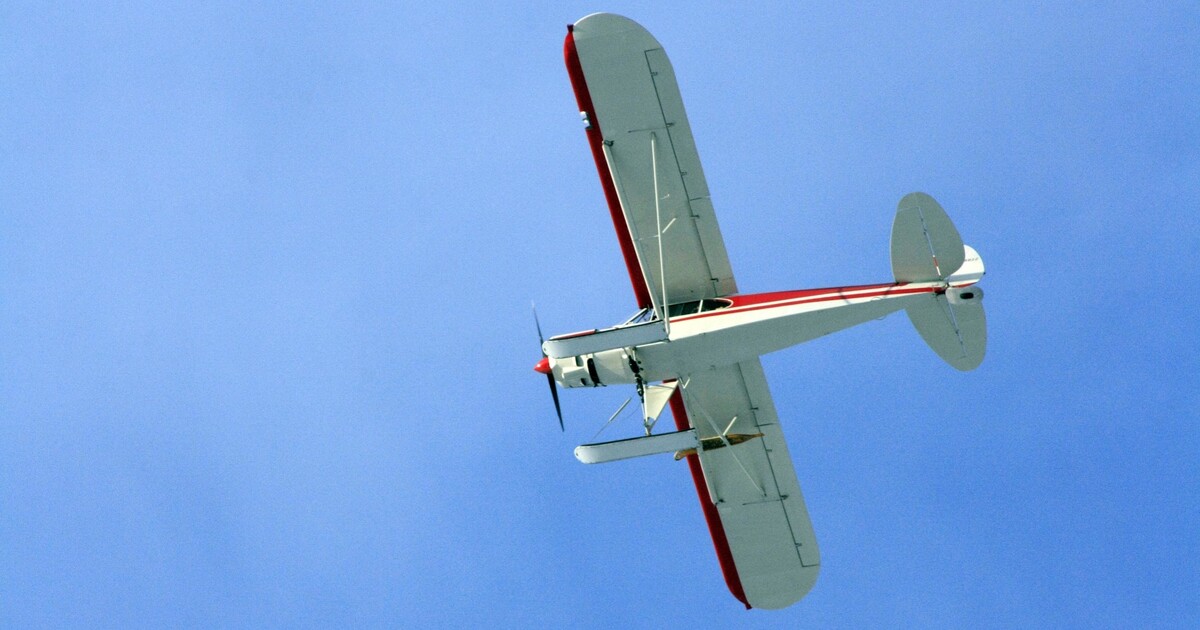 VIDEO: Kousek od tragédie. Letadlo muselo nouzově přistát na golfovém hřišti