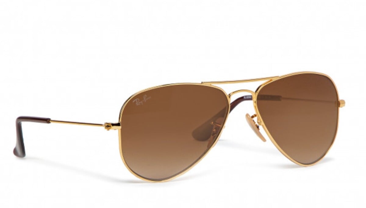 Aviatorky sú skvelým unisexovým trendom, ktorý azda nikdy nevyjde z módy. Preslávila ich značka Ray-Ban. Cena od 100 eur.