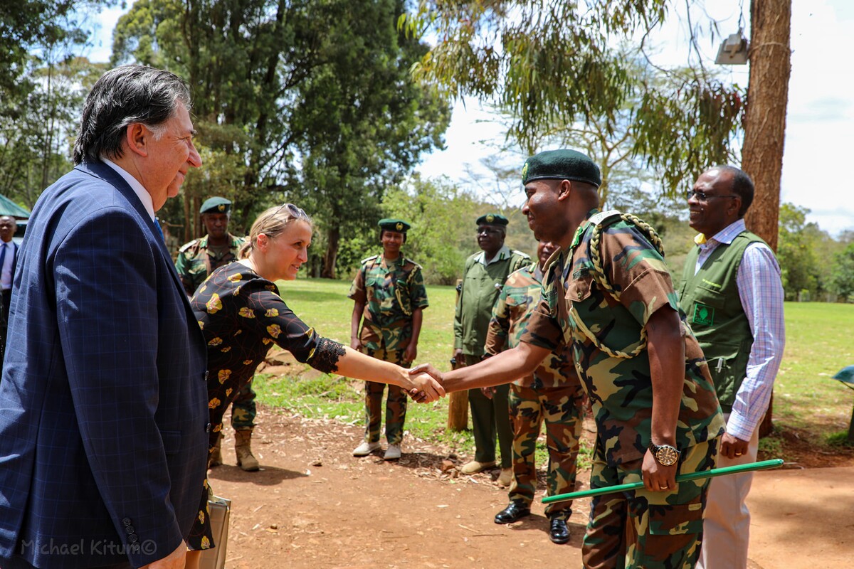 Stretnutie s ochrancami prírody počas návštevy ministra životného prostredia Slovenskej republiky J. Budaja v Keni.