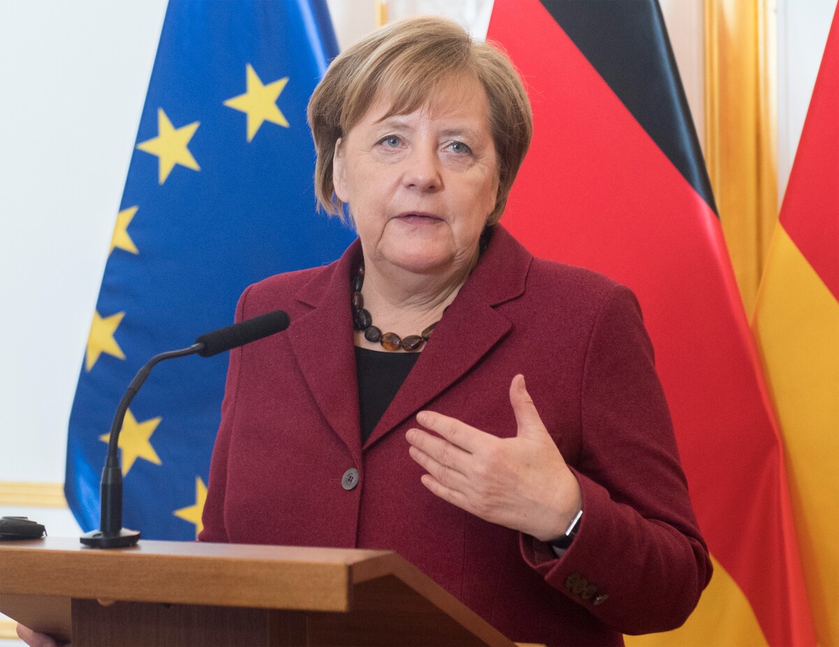 Nemecká vláda platí za kaderníčku a vizážistku Angely Merkelovej vysoké výdavky aj po jej odchode z úradu.