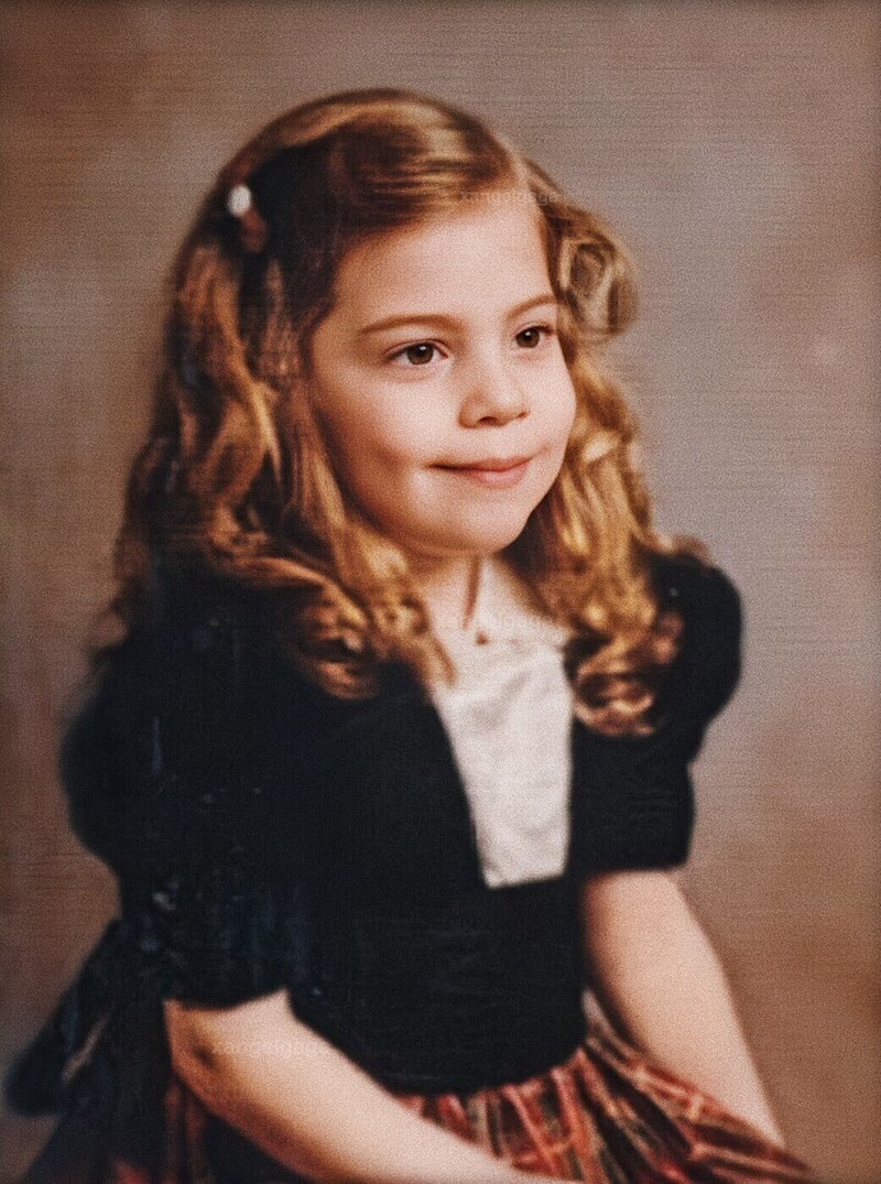 Who posed like that?