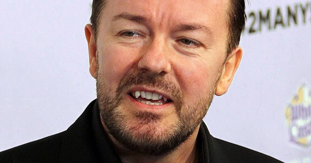 Ricky Gervais v sobotu večer vystoupí v Praze. Zatím ochutnává pivo a prochází se po Hradčanech