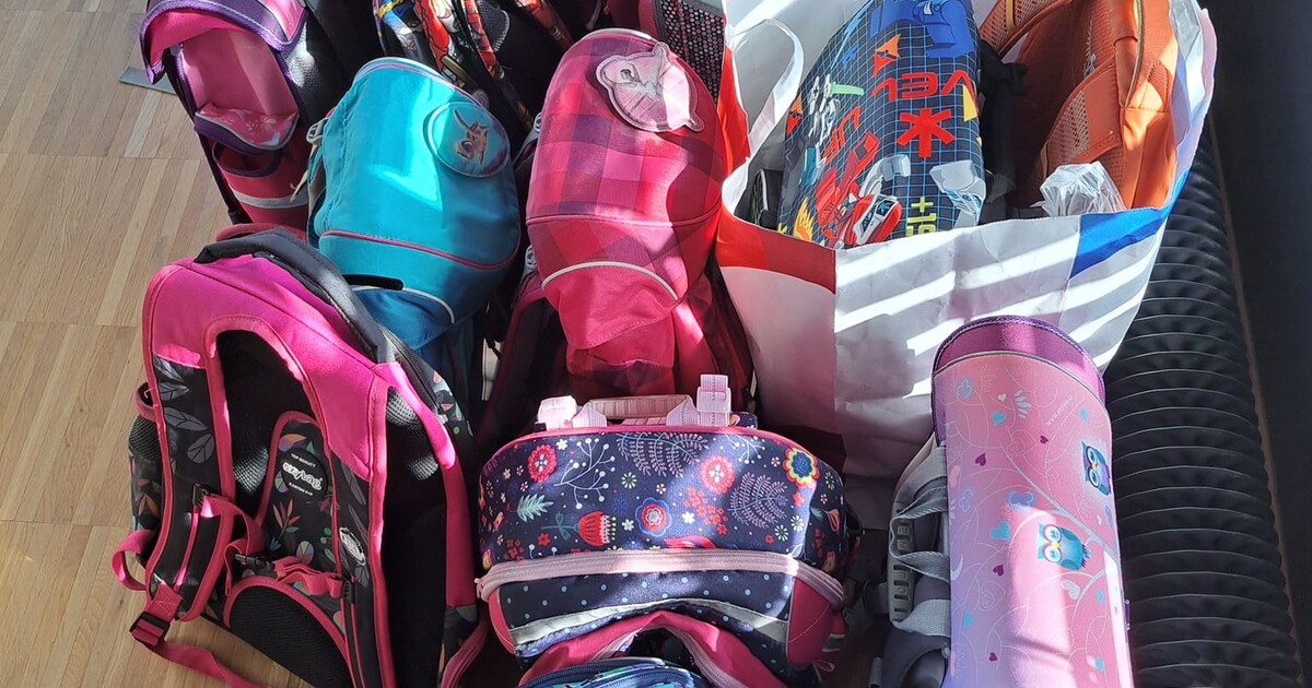 Praha 7 sbírá aktovky pro děti, které utekly před domácím násilím či válkou