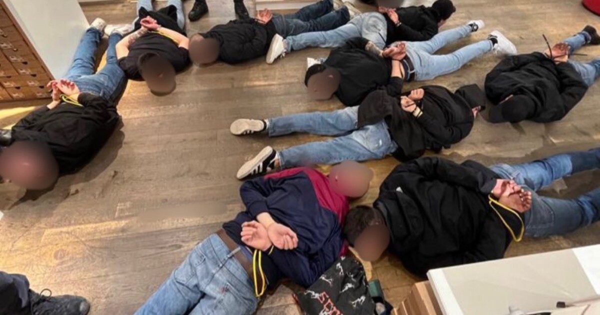 Praha registruje první nepokoje spojené s fotbalem. Fanoušci Fiorentiny napadli ty z West Hamu, policie zadržela 16 lidí