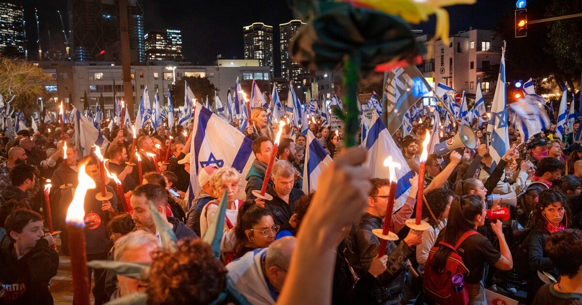 „Největší protest v historii země.“ V Izraeli demonstrují stovky tisíc lidí