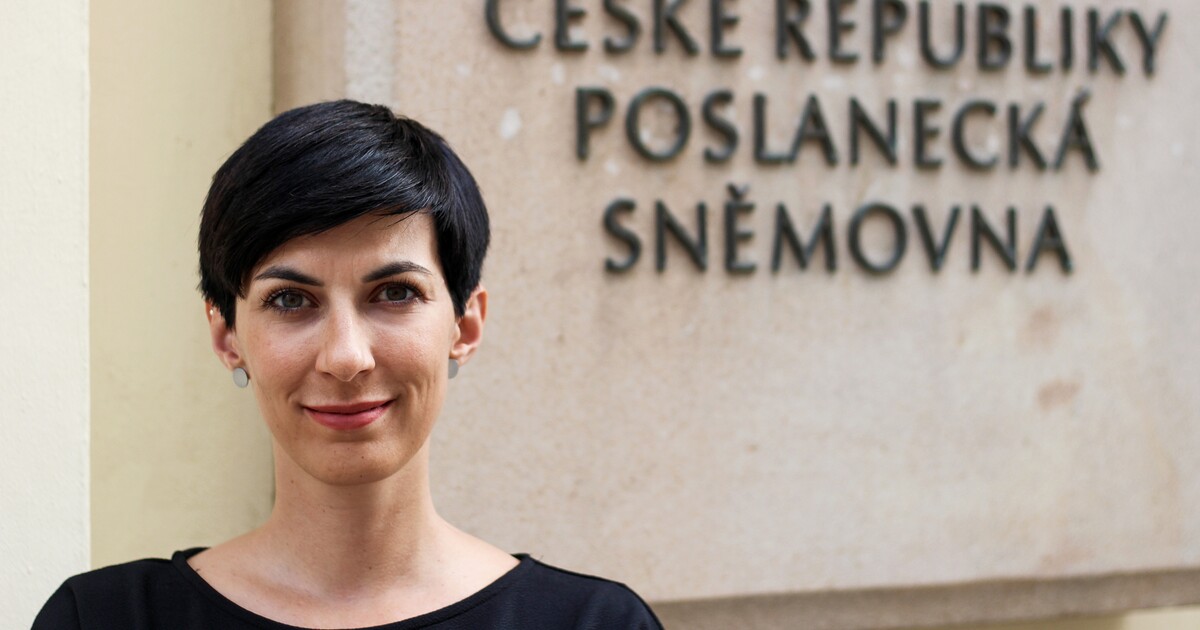 Proběhlo hlasování o odvolání Pekarové Adamové z čela sněmovny