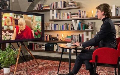 Kovy se setkal s dalajlámou. Pořád tomu nemůžu uvěřit, uvedl ve videu.
