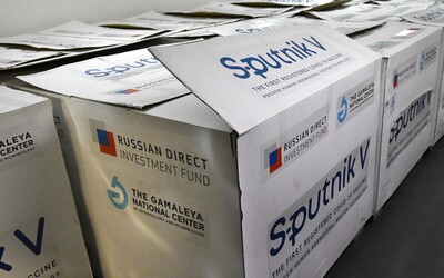 Rusi si vypýtali vzorky vlastnej vakcíny zo slovenských skladov na kontrolu. Sputnikom V zatiaľ očkovať nebudeme.