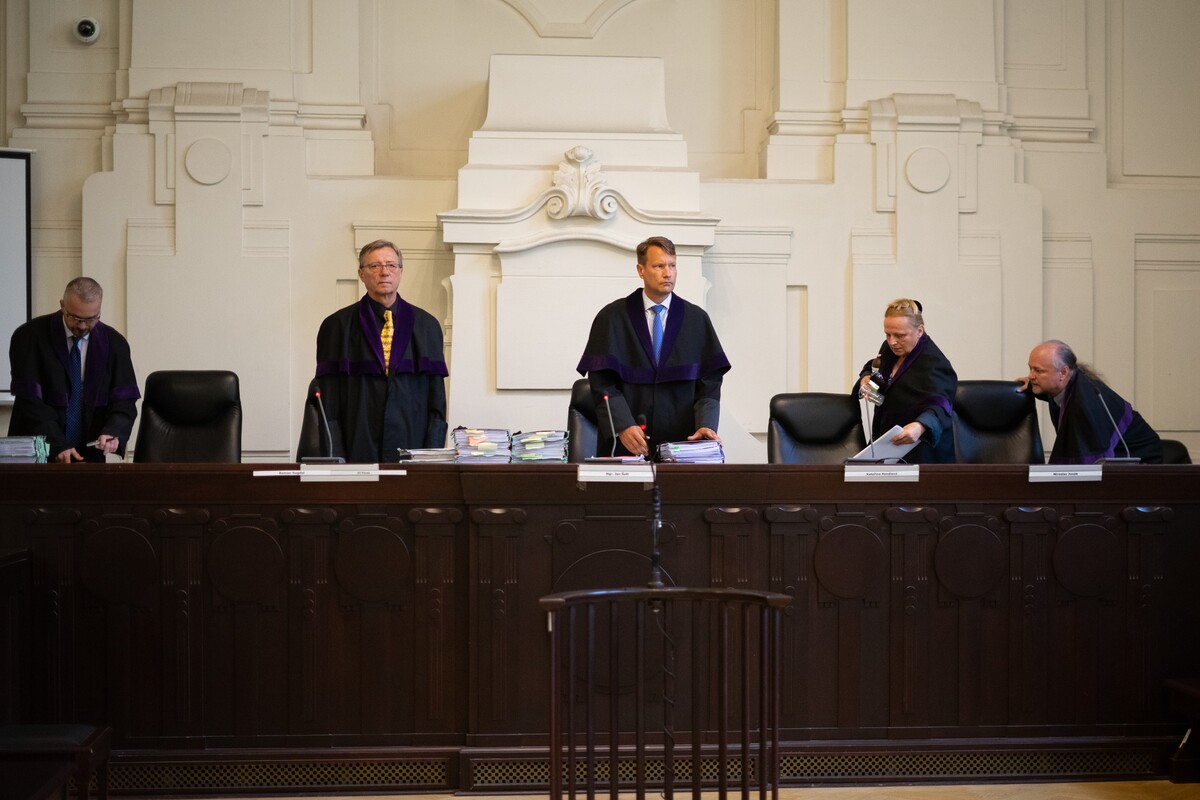 Soudce Jan Šott (uprostřed).