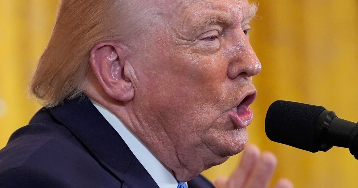 Trump nařídil úplnou blokádu sankcionovaných ropných tankerů do a z Venezuely. Flotila USA v Karibiku má růst