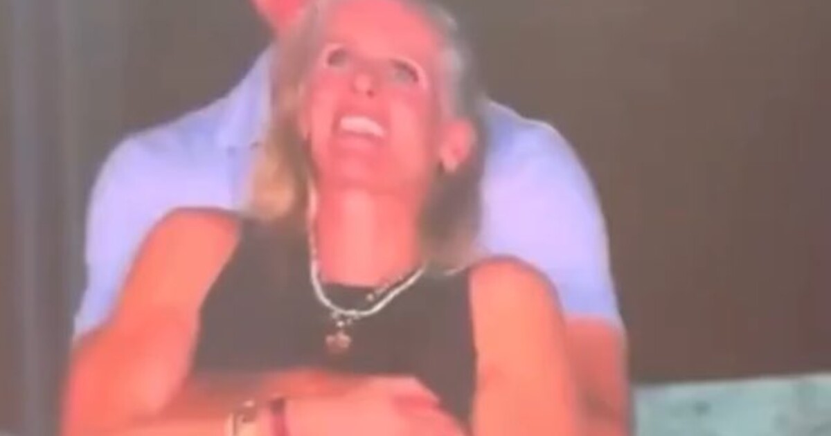 VIDEO: Virální moment z koncertu Coldplay má brutální následky. Záběry odhalili ředitele firmy s milenkou