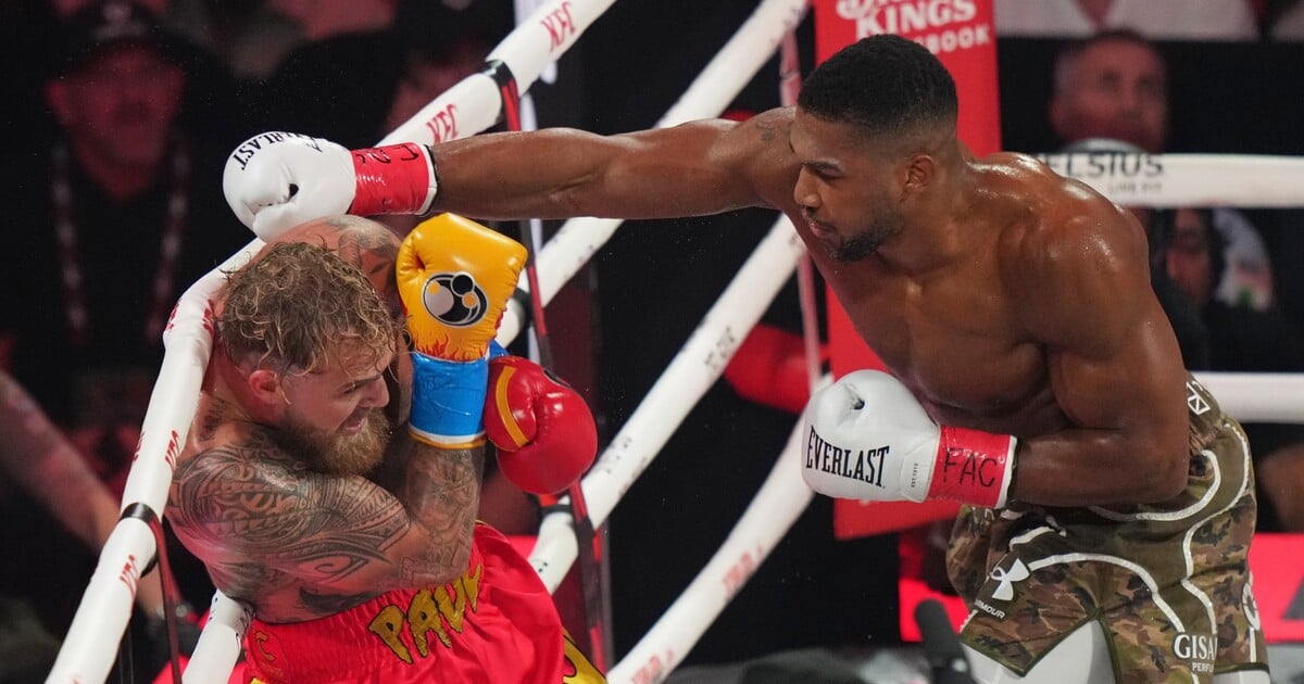 VIDEO: Jake Paul dostal brutální KO od slavného boxera. „Mám zlomenou čelist,“ napsal youtuber