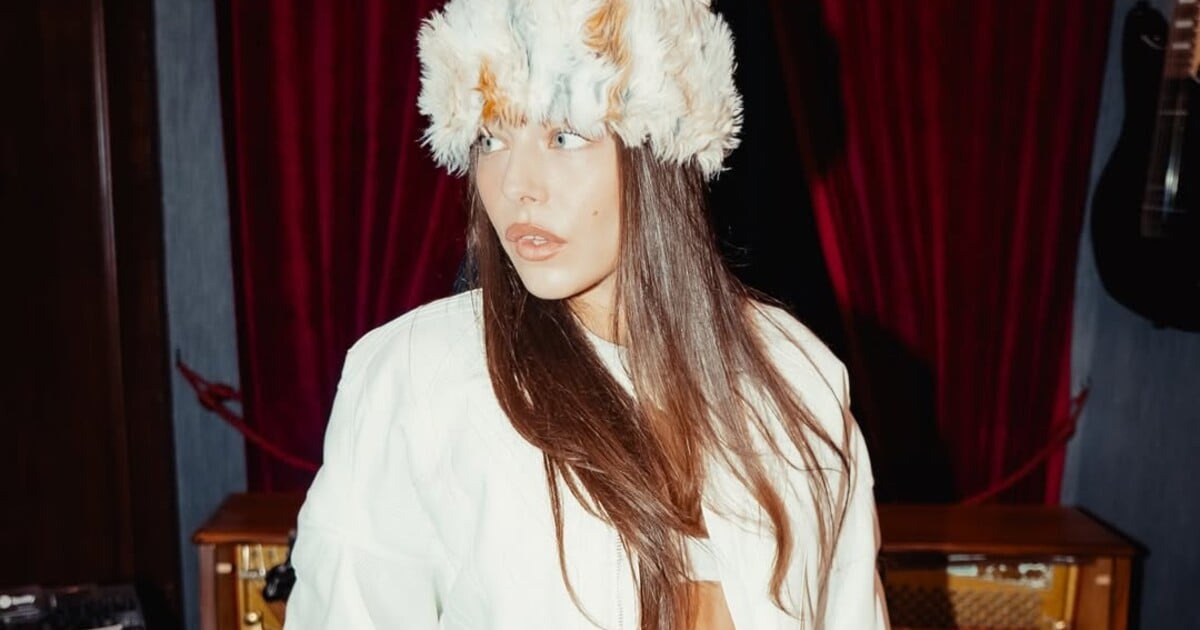 ŽEBŘÍČEK: Tohle je 10 nejprodávanějších alb a singlů v Česku za rok 2025. Umístila se Sara Rikas i Calin