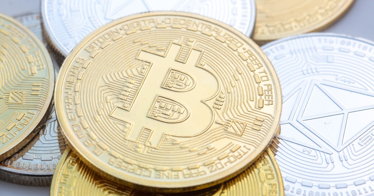 AKTUÁLNĚ: Policie provedla v souvislosti s kauzou bitcoinu razie. Jiřikovský se neúspěšně pokusil utéct