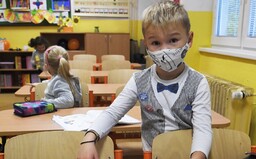 1. a 2. třídy by se mohly 18. listopadu vrátit do škol, říká Babiš