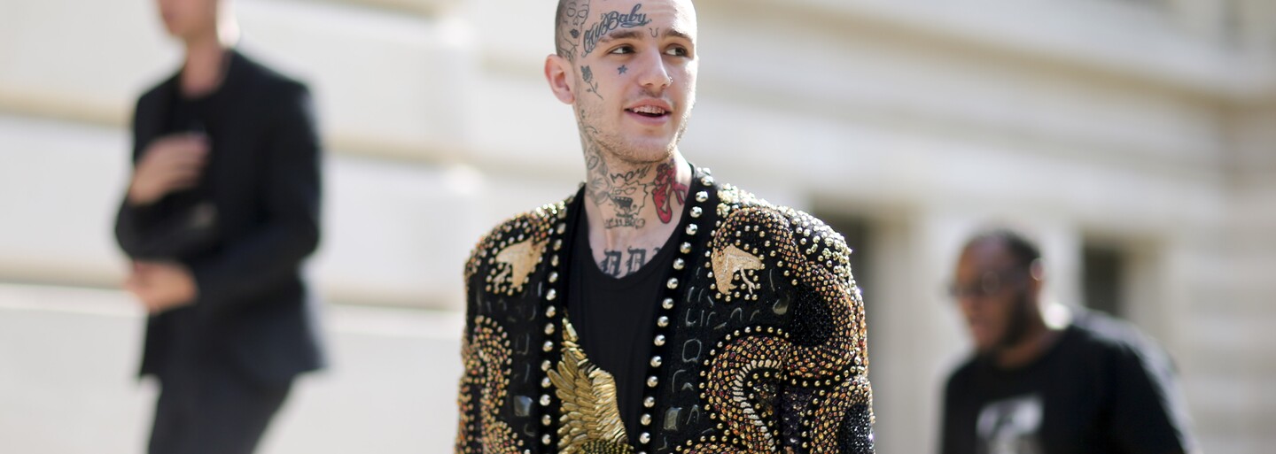 10 ikonických outfitů Lil Peepa. Připomeň si unikátní styl oblíbeného interpreta