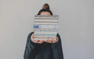 10 kníh, ktoré by si mal prečítať každý: Klasiky aj súčasná literatúra do tvojej knižnice