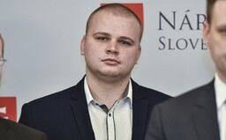 10 poslancov nového parlamentu, na ktorých si treba dávať pozor: Odsúdení extrémisti, bývalá veštica aj tenisti