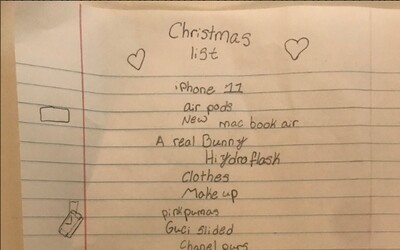 10letá holčička dala otci seznam vánočních přání. Chce iPhone, Macbook, Gucci a 4 tisíce dolarů