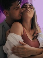 10 tipů, jak se zeptat na souhlas se sexem: Jak poznáš, že to druhá strana prostě nechce? Ptali jsme se Jasmíny a Pavla Houdkových