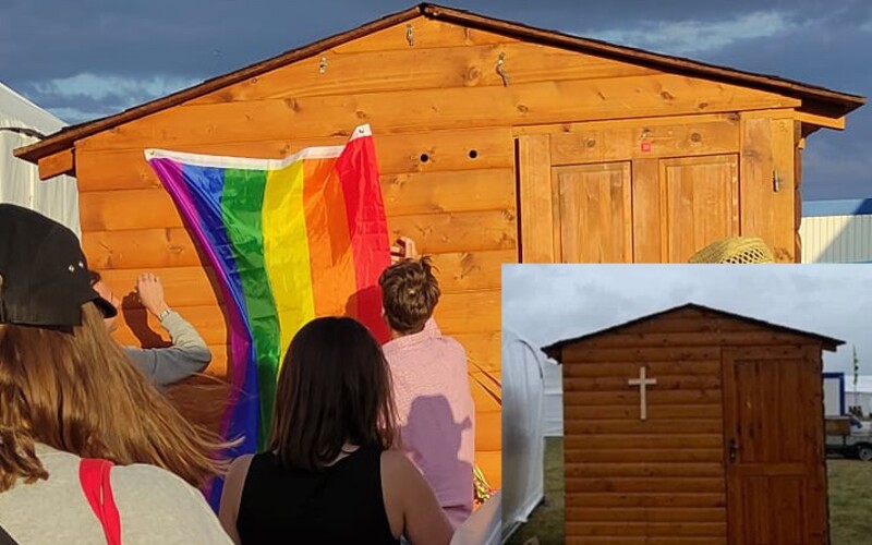 Na Pohode dostal priestor homofóbny biskup Haľko. Aktivisti zareagovali zavesením dúhovej vlajky na spovednicu.
