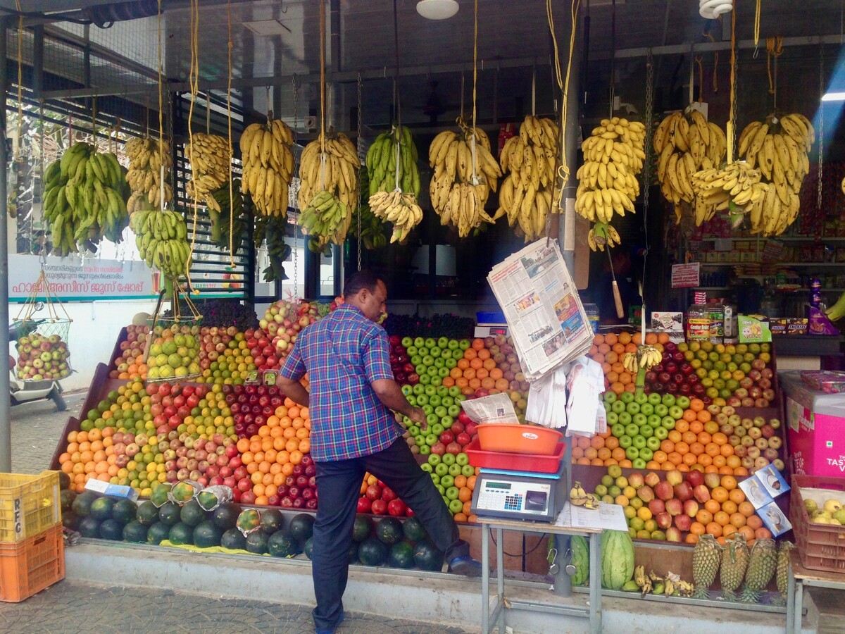 Lokálne stánky s ovocím a zeleninou sa nachádzajú na každom kroku. 