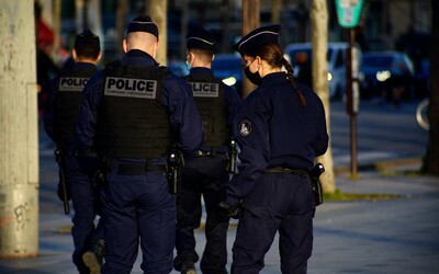 Ohavný útok ve Francii: Muž napadl nožem 4 děti a 2 dospělé, všechny oběti jsou v nemocnici. Obvinili ho z pokusu o vraždu.