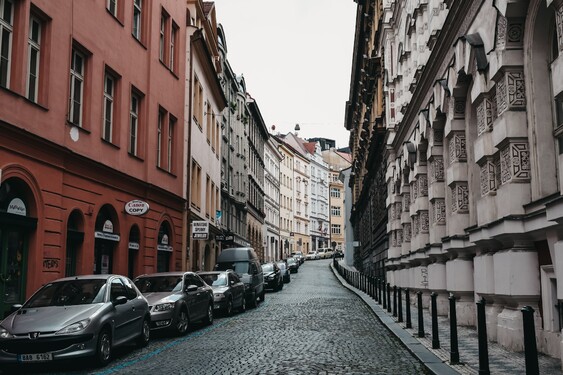 Když už jsme u těch měst, víš, které české město je nejstarší?