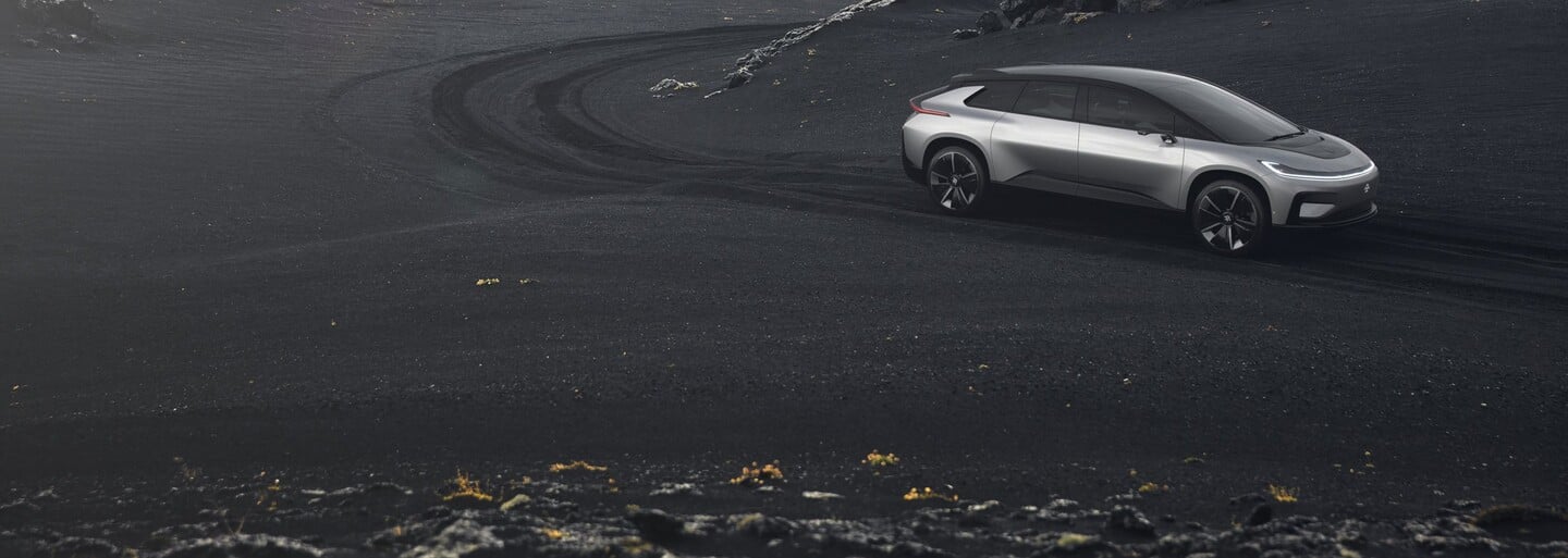 1050 koní, dojazd 700 km a dychberúca akcelerácia! Elektrický Faraday Future položí do kolien Teslu, Rimac aj Bugatti