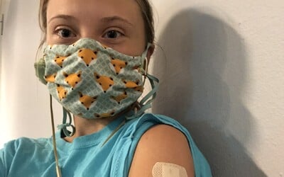 Aktivistka Greta Thunberg dostala první dávku vakcíny proti koronaviru. Neváhejte, očkování zachraňuje životy, vzkazuje.