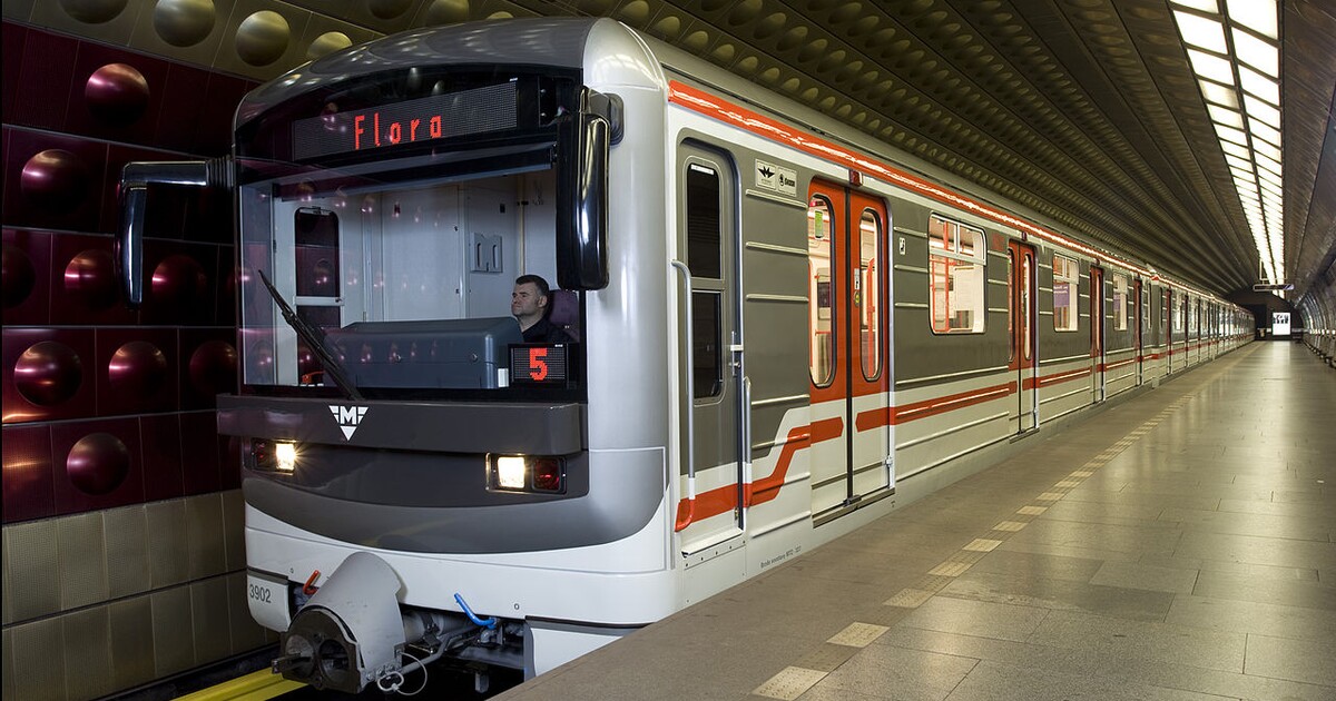 Léto plné uzavírek a změn v MHD. Podívej se, kde po Praze budou omezené tramvaje i metra