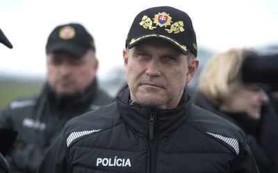 Policajný prezident Milan Lučanský zvažuje, že z funkcie odstúpi sám. Vláda ho plánuje odvolať.